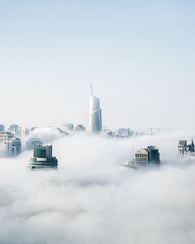 Blick Auf Das Stadtbild von Dubai in Wolken